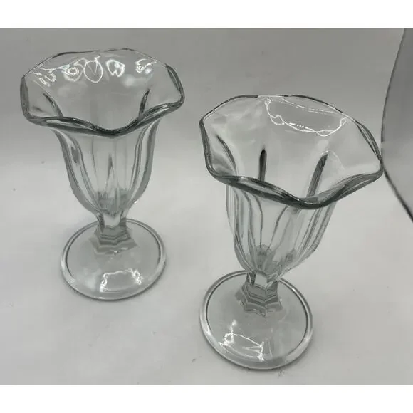 Set of 2 new vintage glass ice cream sundae glasses 6” Tall - Picture 5 of 6